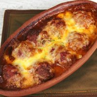 Güveçte Tereyağlı Kaşarlı Köfte